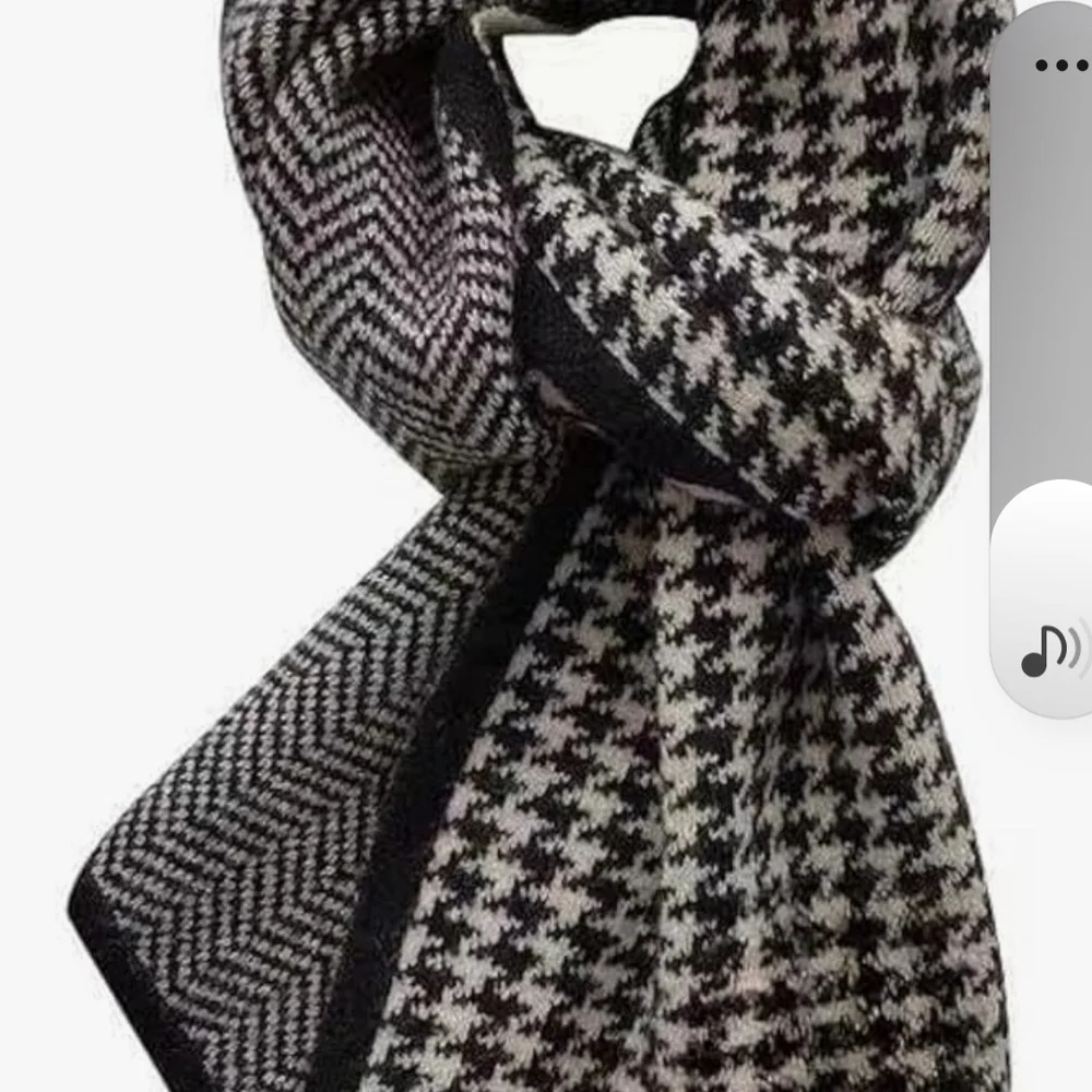 Elegant Black and White Houndstooth Scarf